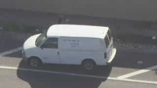 Kidnapping suspect ditches white van, goes on walk