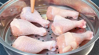 Steam the chicken legs in a pot, and it will become the signature dish of the restaurant.