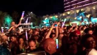 David Guetta plays Avicii (Ibiza, Ushuaia, july 29, 2013)