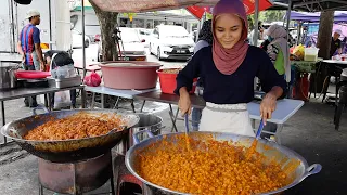 My Name is Aisha! 22 Year Old Skilled Lady Supervises 9 Staff By Herself - Malaysian Street Food