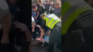 Abuchean al príncipe Andrés durante la marcha fúnebre de Isabel II en Edimburgo