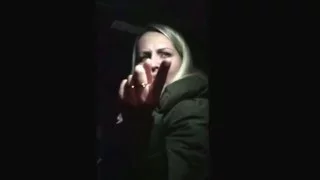 Пьяная Леночка в машине поёт песни !!!
