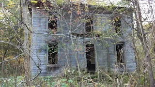 Abandoned house in the deep Woods!!