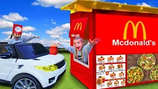 Las Ratitas hacen un McDonalds en el jardín y Gisele le pone Slime y Squishies