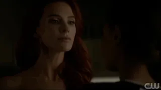 BATWOMAN 3x08: THIRD FLASHBACK OF RENEE & PAMELA (ORIGINAL POISON IVY)