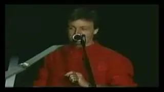 Paul McCartney sings Yellow Submarine (LIVE in Spain).flv