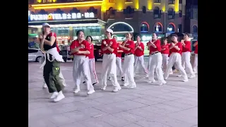 #蹦蹦舞 动感32步步子舞两个方向跳 #糖豆名师团 #团队精神
