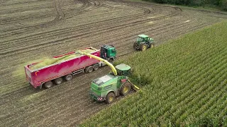 Siláže na bahně - tahání odvozů | JOHN DEERE 8600 | Úsovsko agro 🌽🌽 Klopina