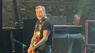 Social Distortion -Mike Ness about his lifeview .Don't Drag Me Down. Live. Los Angeles.CA.22.12.2022