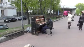 Гениальный уличный музыкант - Кирилл Костюковский . г.Киев, Украина