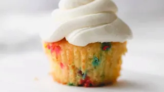 Funfetti Birthday Cupcake Recipe | Rainbow Sprinkle Cupcakes | Yummy Treats