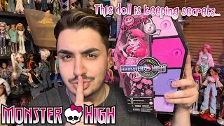 Monster High Skulltimate Secrets Series 1 Draculaura Unboxing and Review!