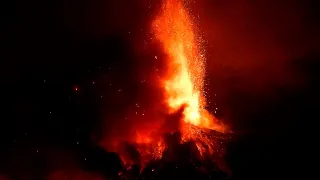 LIVE Etna, intensa eruzione 10 febbraio 2022: il parossismo in diretta