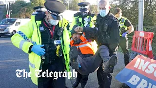Police stop Insulate Britain from blocking M25