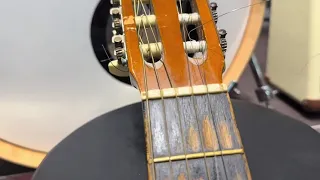 Чи можна ставити металеві струни на класичну гітару?