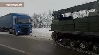 Снегопады в Украине. БАТ-2 вытаскивает из снега фуру. (2018) / Snowfall. BAT-2 pulls the truck.