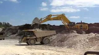 Komatsu PC1250 loading Caterpillar 775F