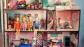 Playing in the new dollhouse ! Elsa and Anna toddlers - lol dolls - pool - surprises