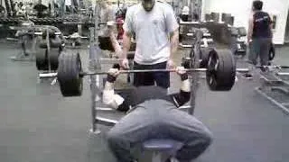 Bench Press 420lbs weight lifting raw