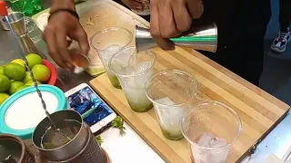 Awesome Man Makes Soda Mix Mojito Professional Skills | Indian Street Food