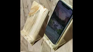 Подставка для смартфона из дерева.Do it yourself. Smartphone stand.代表智能手機。