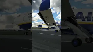 Ryanair vs EasyJet landing challenge #shorts