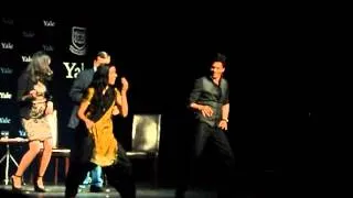 Shahrukh Khan Dancing to Chammak Challo at Yale