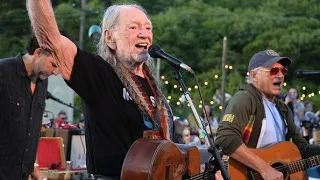Willie Nelson and Jimmy Buffett "Roll Me Up and Smoke Me When I Die" and "Railroad Lady" 2013.