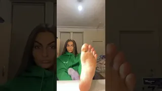 Big Feet Girls