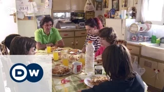 Poverty in Greece – Families in need | DW News
