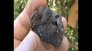 METEORITO FÉRRICO: CONDRITA CON NÍQUEL Y CARBONATOS