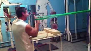 Taras Ivakin training Toproll with resistance band