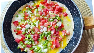 Pour eggs on the tortilla and you will be amazed by the result! Simple and delicious breakfast
