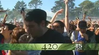 Marijuana Enthusiasts Cram Hippie Hill In San Francisco For 4/20 Day