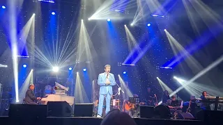 Show Roberto Carlos cantando Evidências.