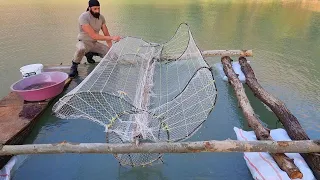 FISHING WITH A GIANT SPINNING TRAP | DEV DÖNER TUZAKLA BALIK TUTMAK | ÇOK BALIK TUTTU