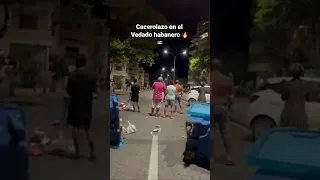 Cacerolazo en calle Línea, Vedado. Continúan las protestas en #Cuba