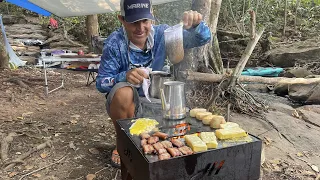 CAFÉ DA MANHÃ NO ACAMPAMENTO DE PESCARIA