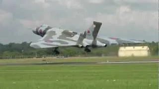 Avro Vulcan XH558 Solo Display @ RIAT 08-07-2012