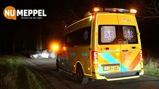 Auto botst tegen meerdere bomen op Meenteweg bij Havelte