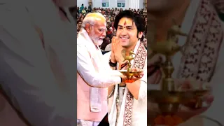 PM मोदी पहुंचे बागेश्वर धाम वायरल वीडियो #bageshwardhamkatha #pmmodi #shorts