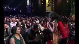 Aditi Singh Sharma pays tribute to Shahrukh Khan at 6th Royal Stag Mirchi Music Awards
