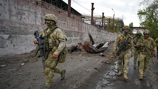 Ucraina, le prime immagini dei militari di Azovstal in territorio filo-russo