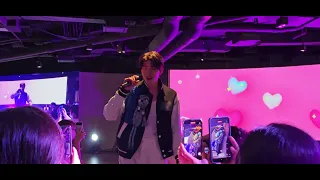 Ton Saran : Mr.Everything - Billkin (cover) at TONSRN1stFansign