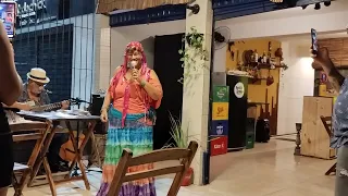 Ainda na Bodega Bagaça apresentação de Silvia Oliveira.