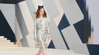 CHANEL Fall-Winter 2022/23 Haute Couture Show, Silver Siren — CHANEL Haute Couture