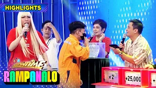 Ogie picks up a cell phone on the stage | It's Showtime RamPanalo