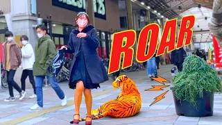 Bushman prank with Angry Tiger : Gothic and Lolita girls got freaked out!