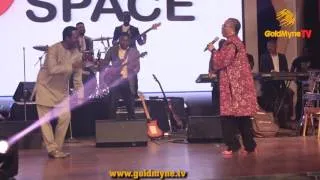 WATCH ONYEKA ONWENU AND KING SUNNY ADE PERFORM "WAIT FOR ME" 25 YEARS AFTER