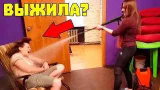 Я РАЗБУДИЛА СПЯЩУЮ МАМУ ПАРНЯ САМЫМ МОЩНЫМ ВОДНЫМ ПИСТОЛЕТОМ / ОНА ВЫЖИЛА ИЛИ УМЕРЛА